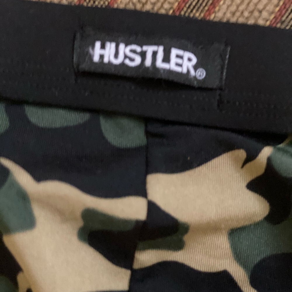 Hustler men Thong - Picture 2 of 4